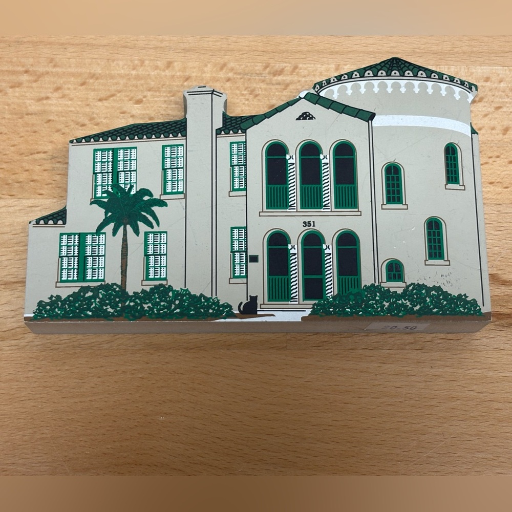 Cat’s Meow Triangle Inn, Venice, Florida. 1999 Exclusive Wood. CSTM 13109